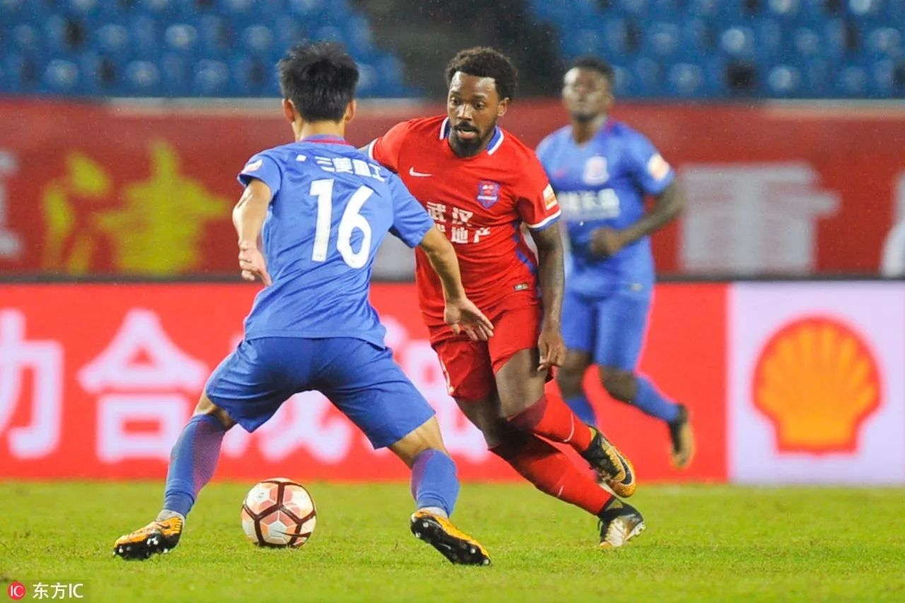 德英大战迎来交锋，双方拼尽全力争夺胜利的简单介绍