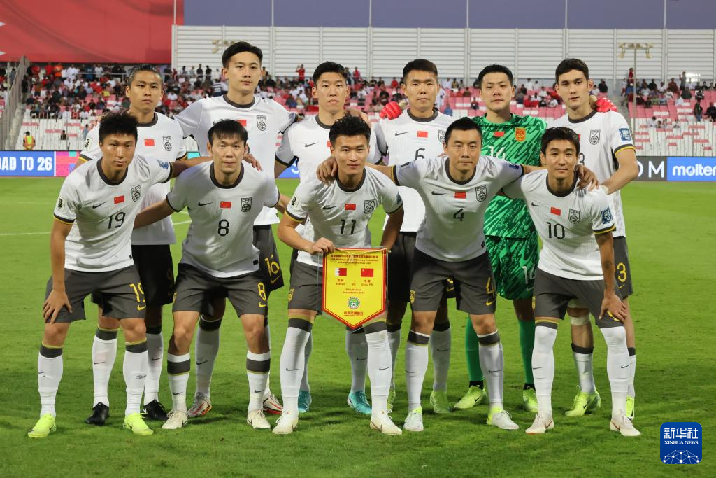 关于足球场上的顶尖球队展现出众实力的信息